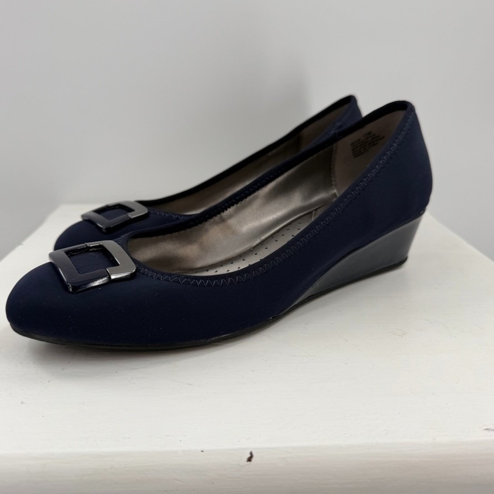 Bandolino Shoes Womens 10 Navy Wedge‎ Pump Buckle Comfort Flexible Work Office